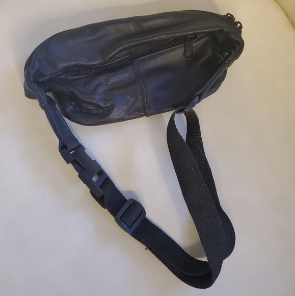 Unisex Black Leather Bag ~ Adjustable Multi-Pocket ~ Travel & Workout - Picture 5 of 9